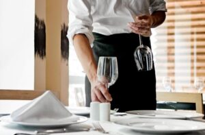 La inmigración revitaliza el sector hostelero español